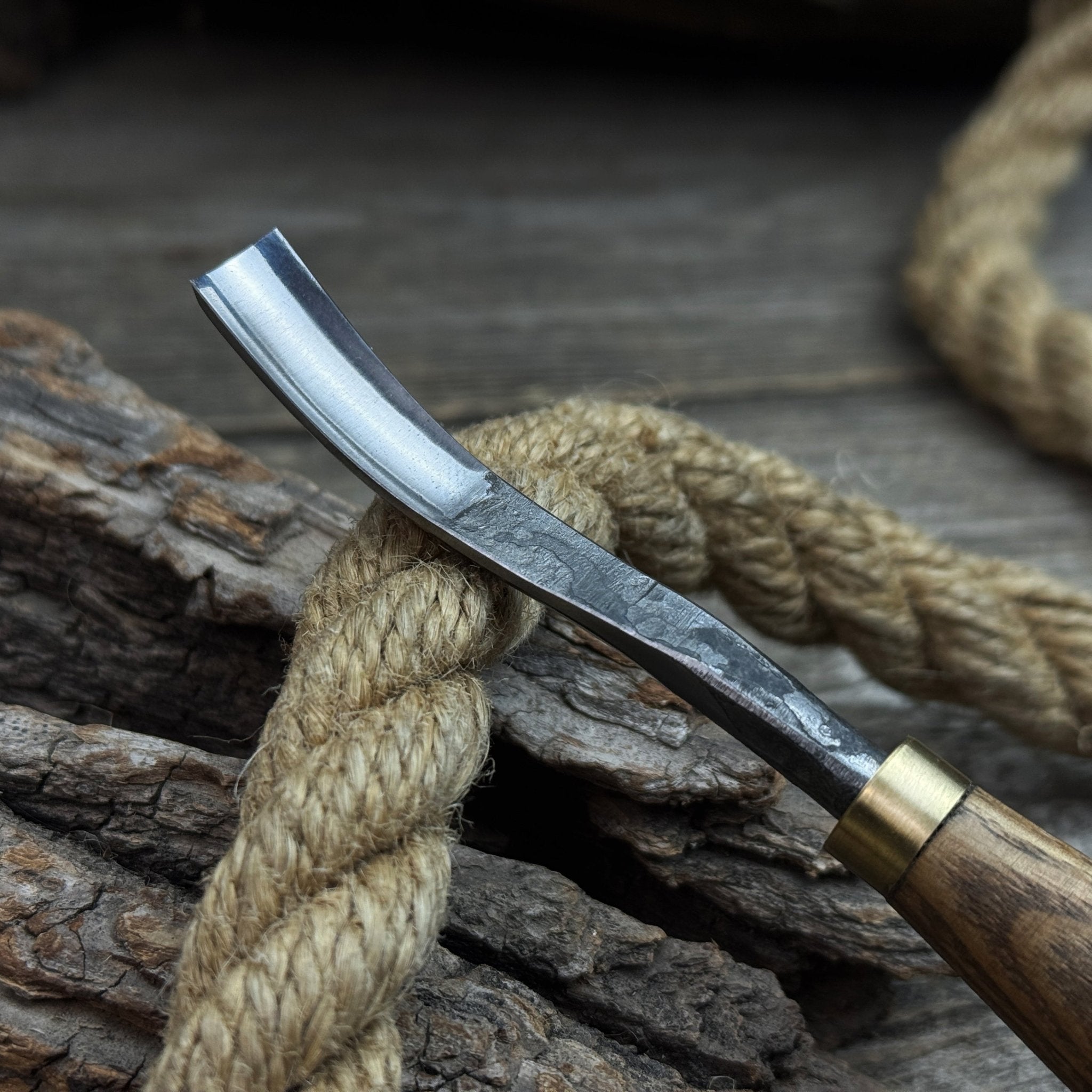 Curved Detail Carving Gouge – 8 mm / 12 mm (0.31 / 0.47 inches) - Randy's LLC