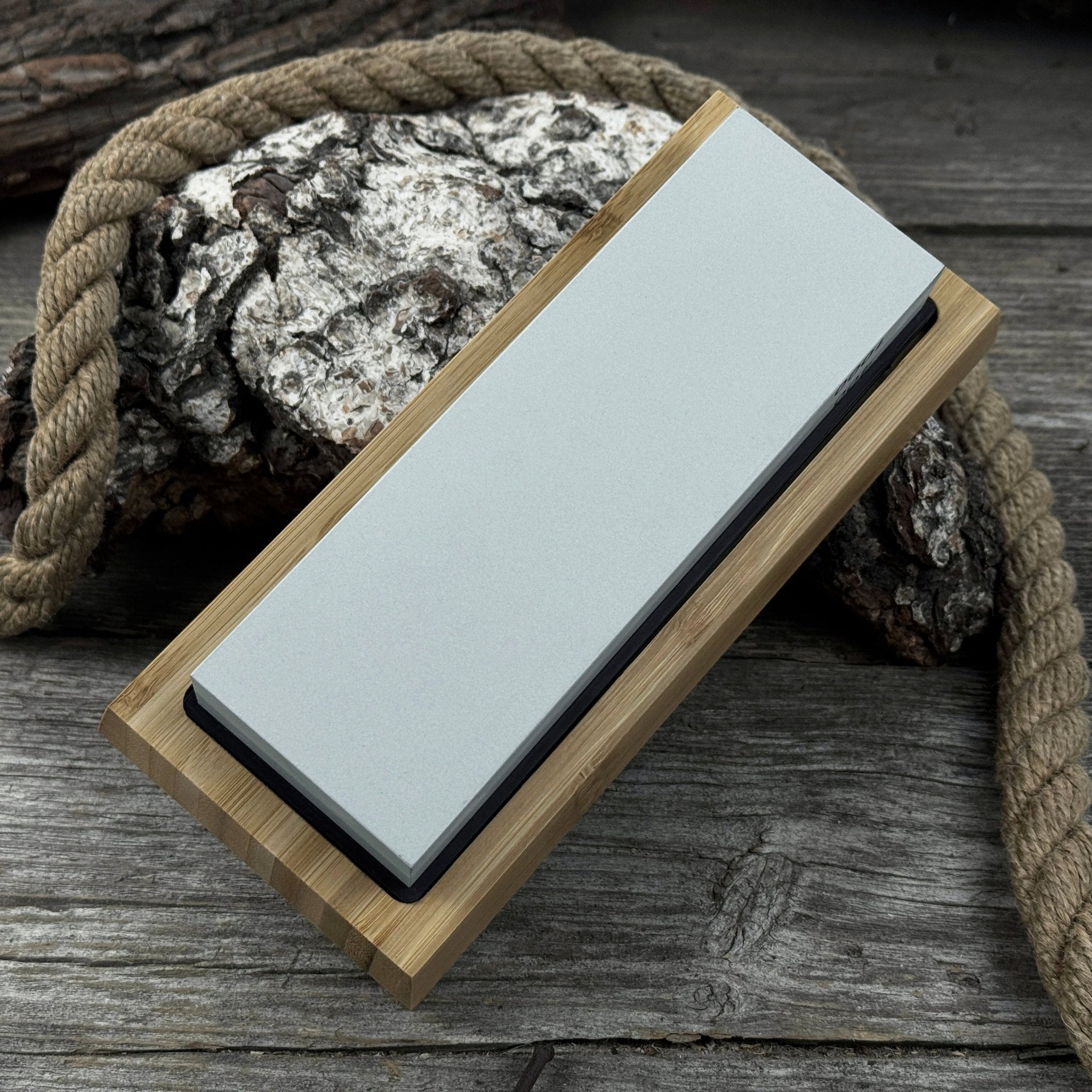 Sharpened Rocks Double-Sided Sharpening Stone (Grit 400/1000) with Stand
